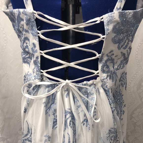 Cachet Beautiful Prom or Special Occasion Dress - Picture 7 of 10